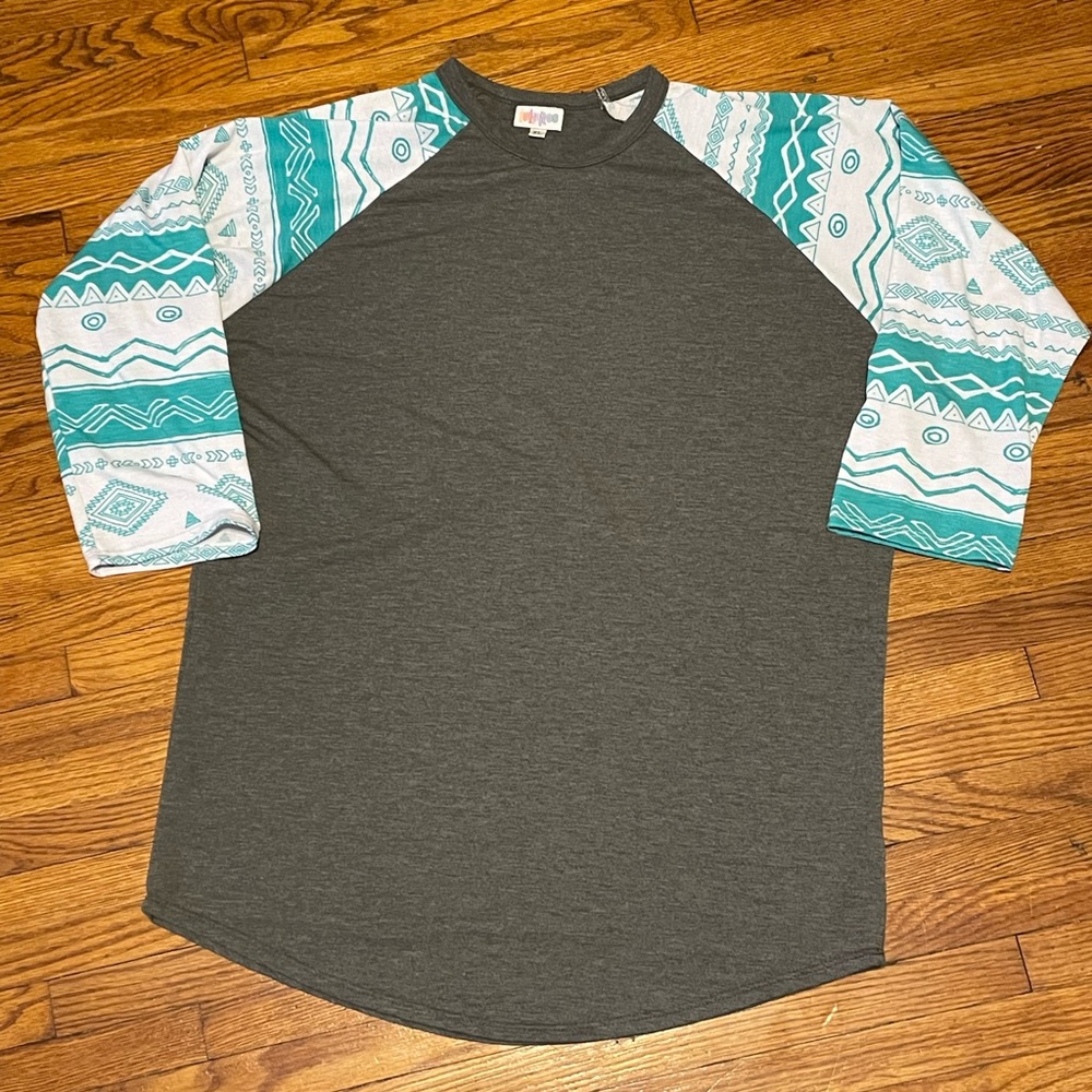 NWOT Lularoe Randy Tee